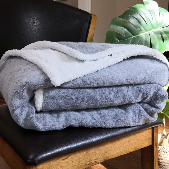 Sherpa fleece Queen size blankets / throws - Picture 1 of 5